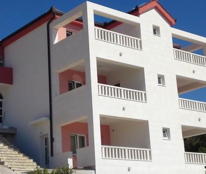 Apartments Simac, private accommodation in city Rogoznica, Croatia